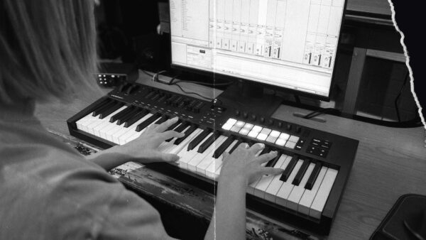 NOVATION LAUNCHKEY 49 MK4 Oficomputo