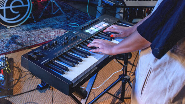 NOVATION LAUNCHKEY 49 MK4 Oficomputo